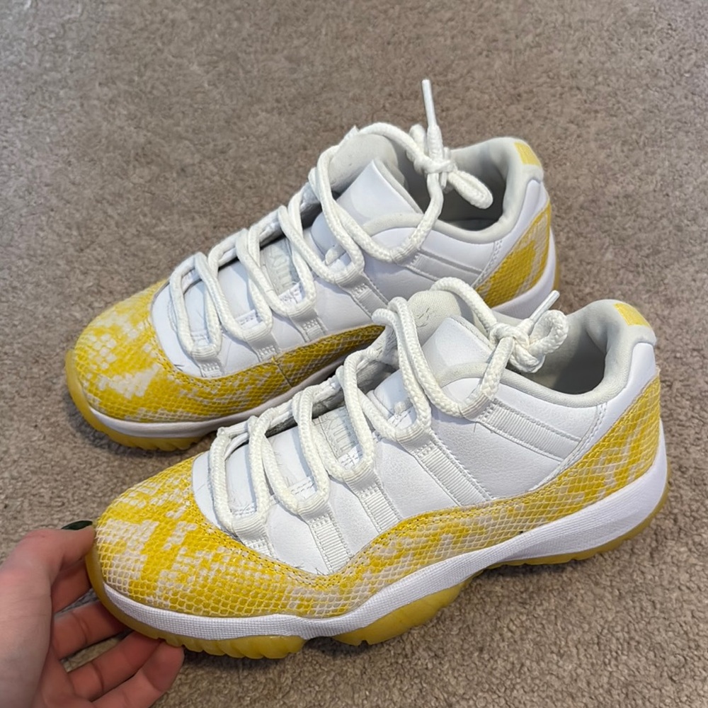 Women Jordan 11 Low